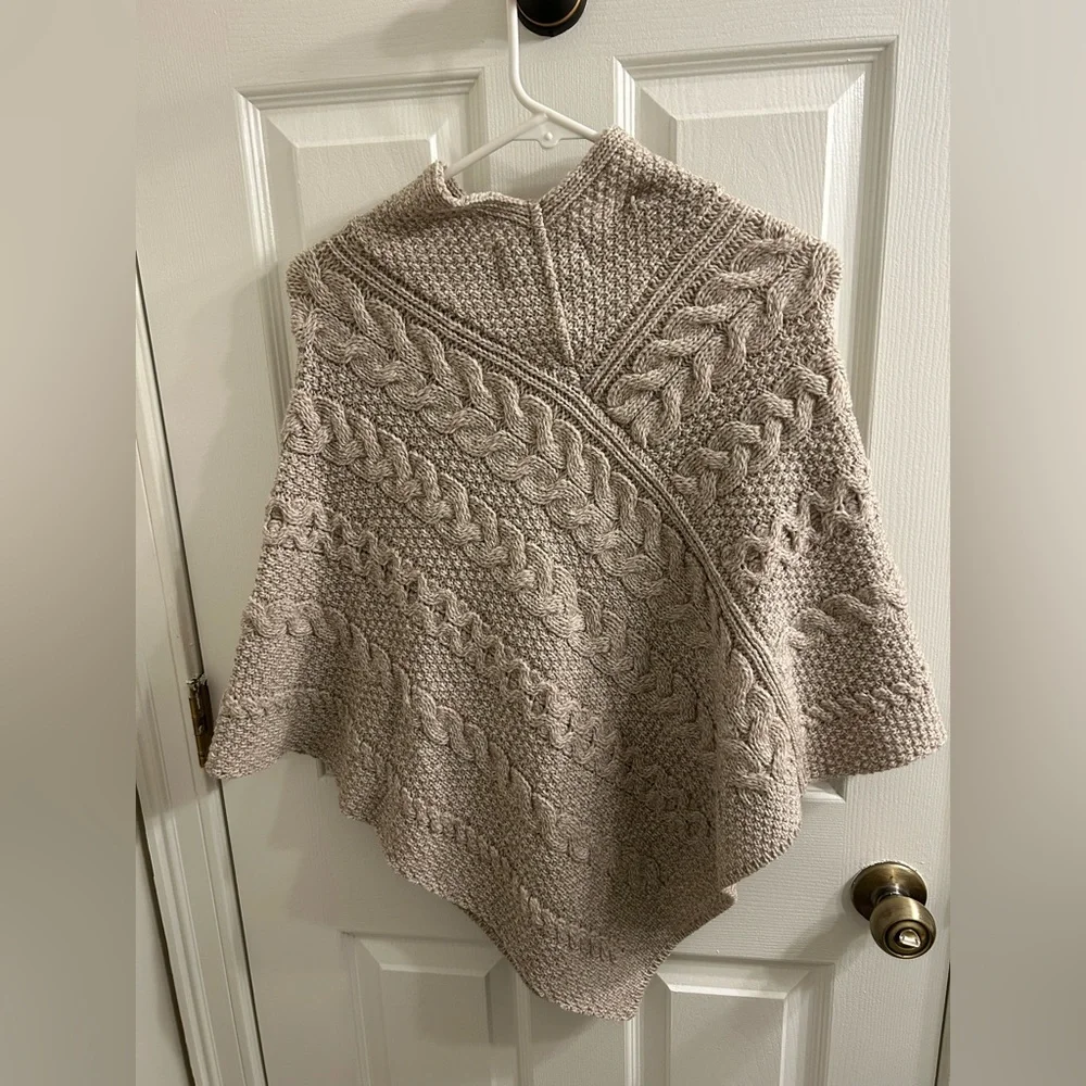 Aran Sweater Market Cable & Moss Poncho, Size S/M - Picture 3 of 5